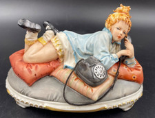 STATUA STATUETTA FIGURA RAGAZZA FANCIULLA CON TELEFONO CAPODIMONTE MEDEA RORI