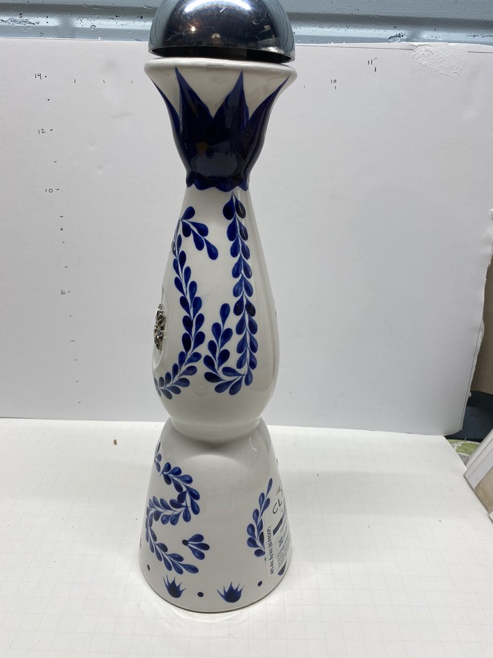 Clase Azul Reposado Tequila Ceramic Bottle / Hand Painted / 750 ml