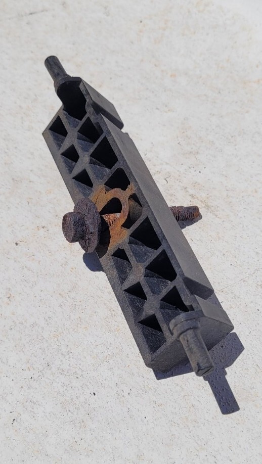 BATTERY HOLD DOWN  FOR 04-07 JEEP  GRAND CHEROKEE 55136959AC