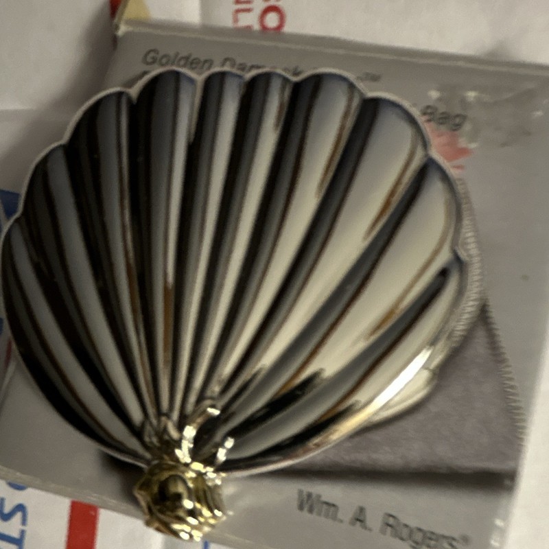Wm. A. Rogers Silver Pearl Seashell Hinged Compact Mirror Silver  NIB.