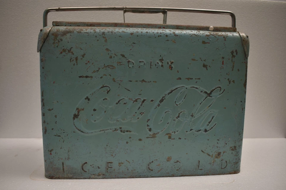 Antigua caja refrigeradora de Coca-Cola años 40 cofre de hielo de metal bebida en relieve logotipo de Coca-Cola Foto 2 de 4