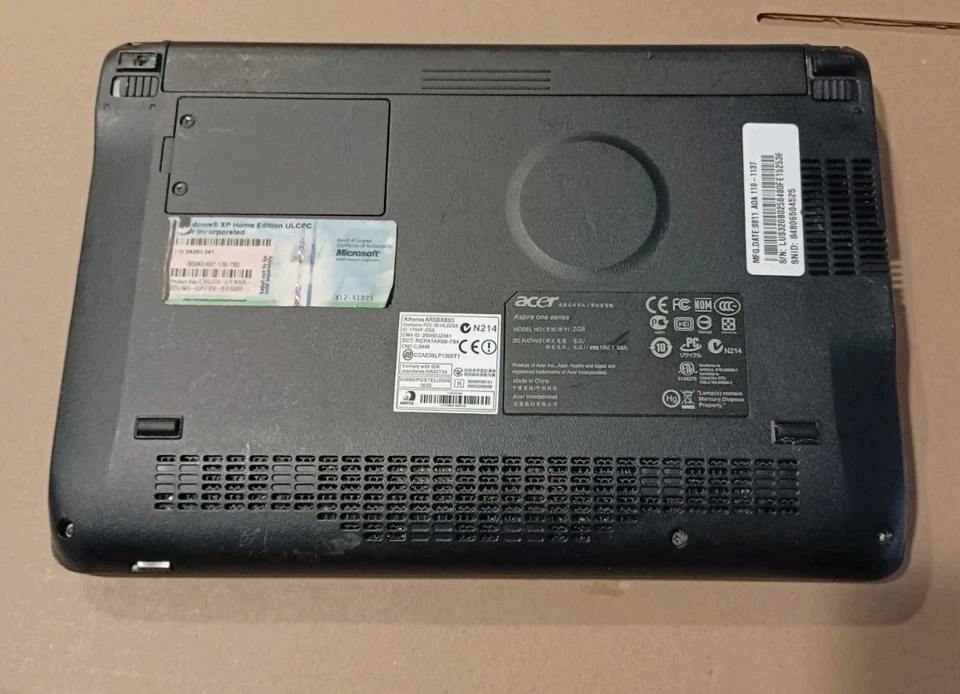 Notebook Acer Aspire One Series ZG5 rosa peças/reparo como está - Imagem 2 de 4