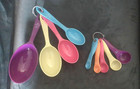 SET OF MULTICOLOUR PLASTIC MEASURING SPOONS & CUPSVGC