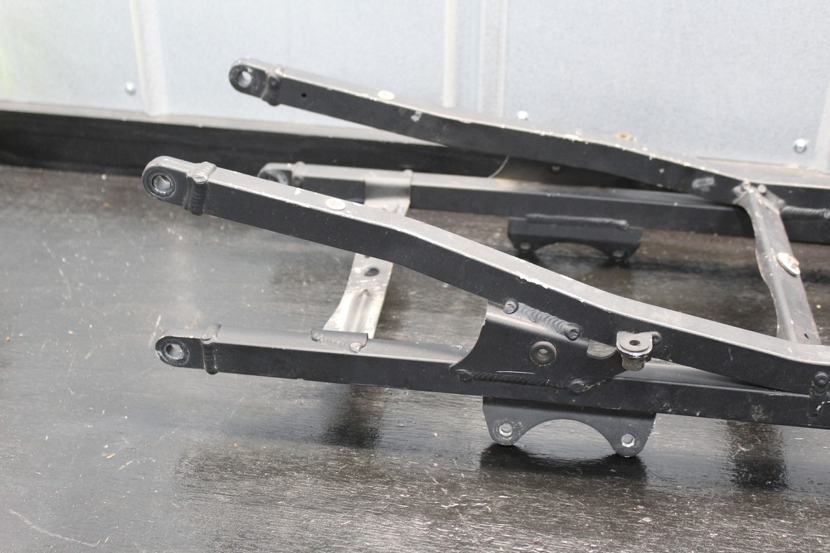2004 2005 KAWASAKI NINJA ZX10 ZX10R REAR SUBFRAME BACK SUB FRAME