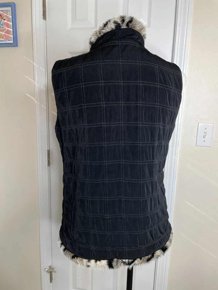 Chicos Travelers Quilted Vest Jacket Size 0 Small Black Faux Fur Leopard Trim - Image 4 of 4