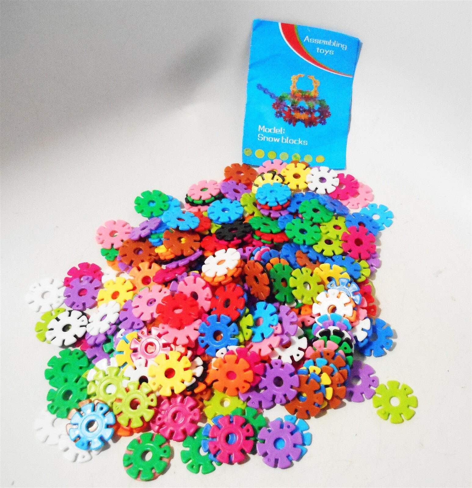 스노우블럭 - 300개 스노우 플레이크 모양 연동 플라스틱 디스크 - 멀티컬러-Freehip.co.kr