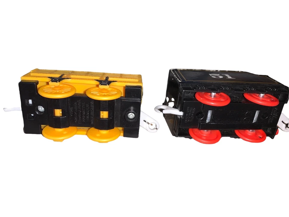 Лот из 2 Thomas Trackmaster 51 уголь тендер и желтый поезд Mattel 2009 2012 - Изображение 4 из 4