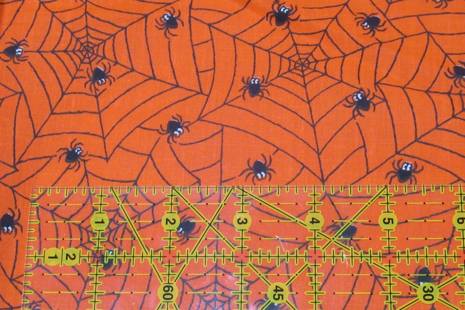 Tela 100% Algodón Yardage Halloween Arañas Negras en Tela Naranja Foto 2 de 4
