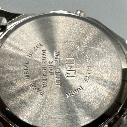 Q & Q Watch Men Silver Tone Round Dial 31MM Easy to Read New Battery 7.5 Inch - Picture 7 of 10