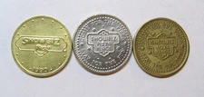 3 -Different Showbiz Pizza Place Brass & Silver Nickle Coin Tokens -1 Dated 1990