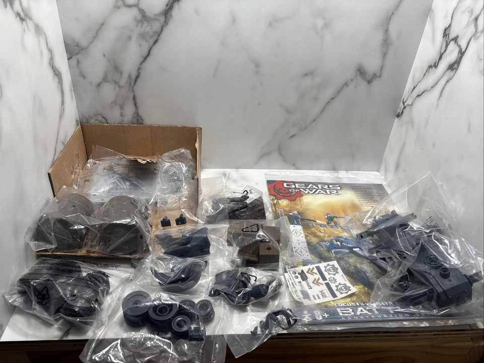 Gears of War Locust vs Delta Squad Erector 0450 NOT COMPLETE SEALED Toys R Us - Image 2 of 4