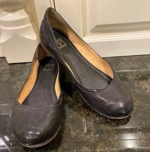 frye black flats