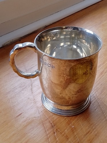 CLASSIC Mid Century Modern Sterling SILVER 3 inch CHRISTENING MUG Sheffield 1954 - Picture 4 of 4