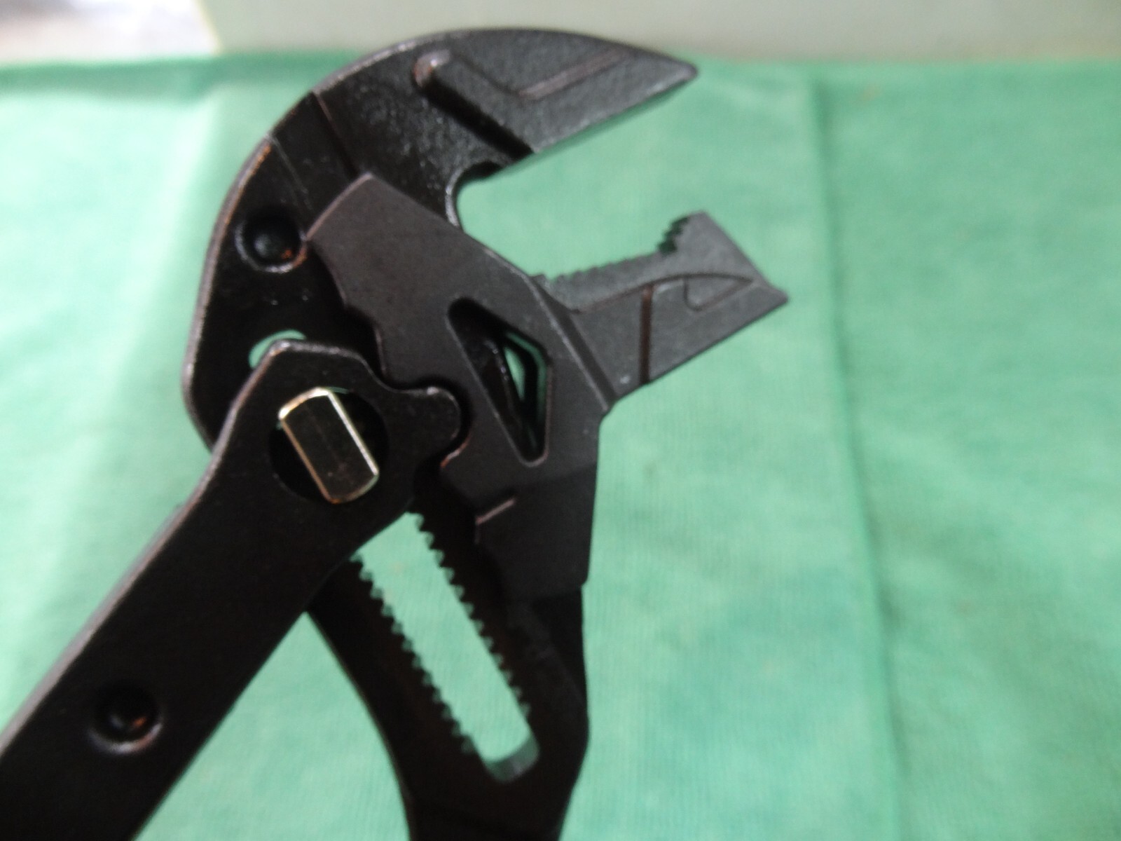 Klein Tools D53010 10Inch Reversible Jaw Pump Plier Wrench Parallel