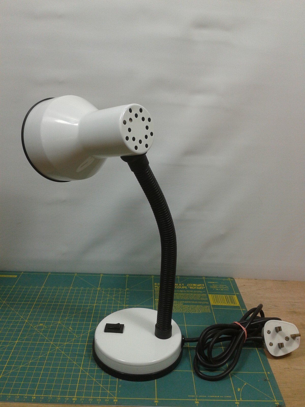 Vintage / Retro 80's Lamp, Bedside or Desk Lamp Pat Tested in Date