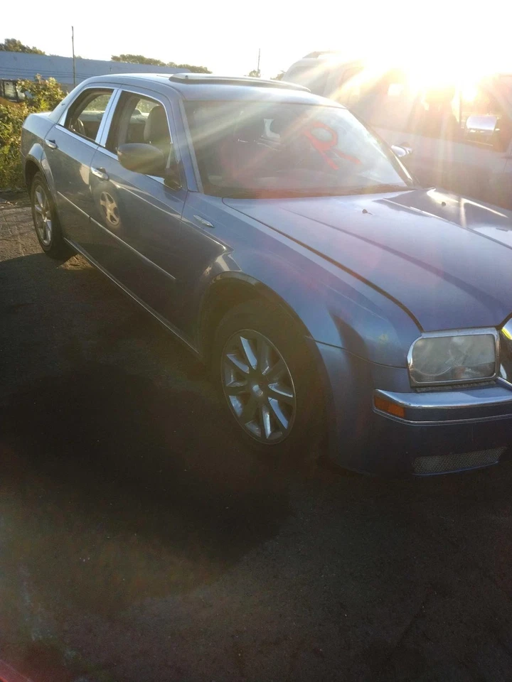 Conjunto de puerta delantera derecha usado se adapta a: Chrysler 300 2007 delantero derecho grado A Foto 2 de 4