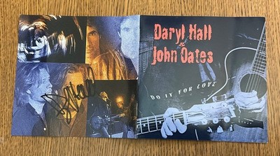 DARYL HALL Signed CD Booklet  Do It For Love  AUTHENTIC! ** includes shippihg**