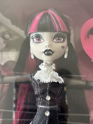 2025 Mattel Monster High Draculaura Reel Drama Fashion Doll *DAMAGED BOX* READ