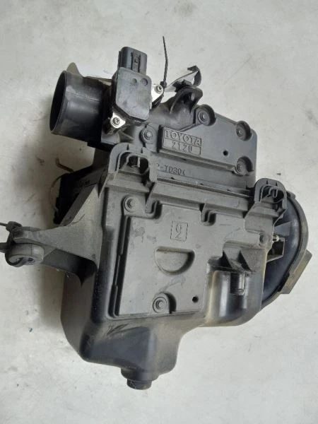 CAJA FILTRO AIRE TOYOTA PRIUS C 1.5L 4CYL 12-19  Foto 3 de 4