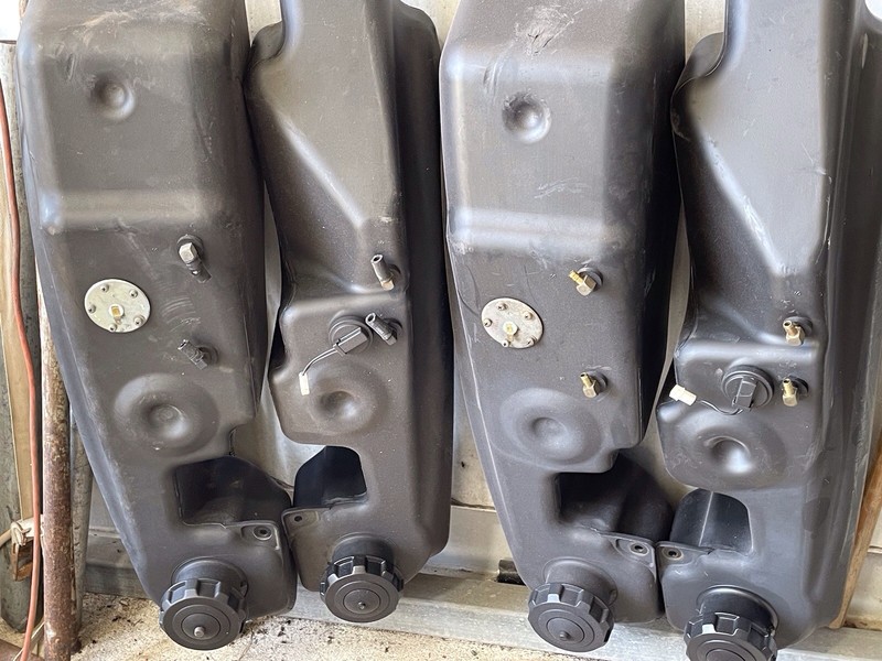 Kubota ZD 326 Left And Right Fuel Tanks