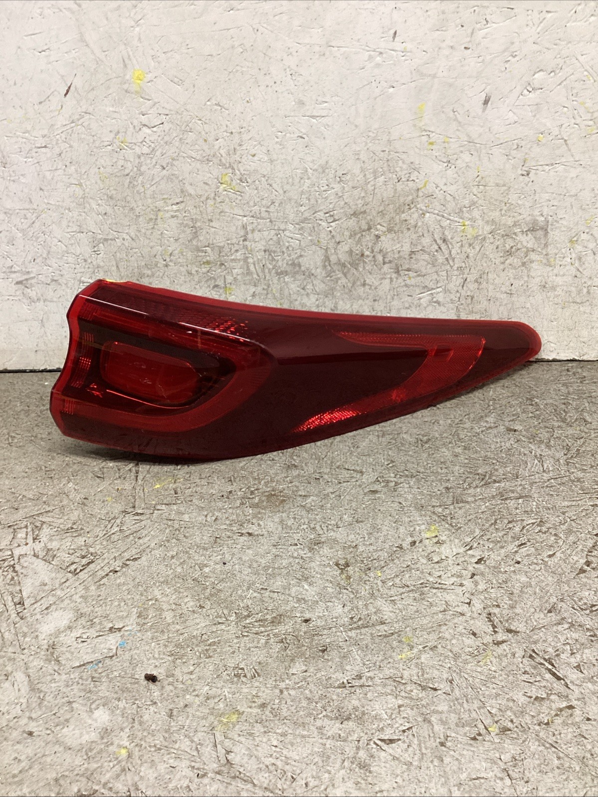 2020-2022 Kia Sportage RIGHT REAR RH PASSENGER SIDE TAIL LIGHT OEM BULB TYPE