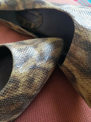 Banana Republic Women's Size 9M Snakeskin Pump Heel Shoes Pointed