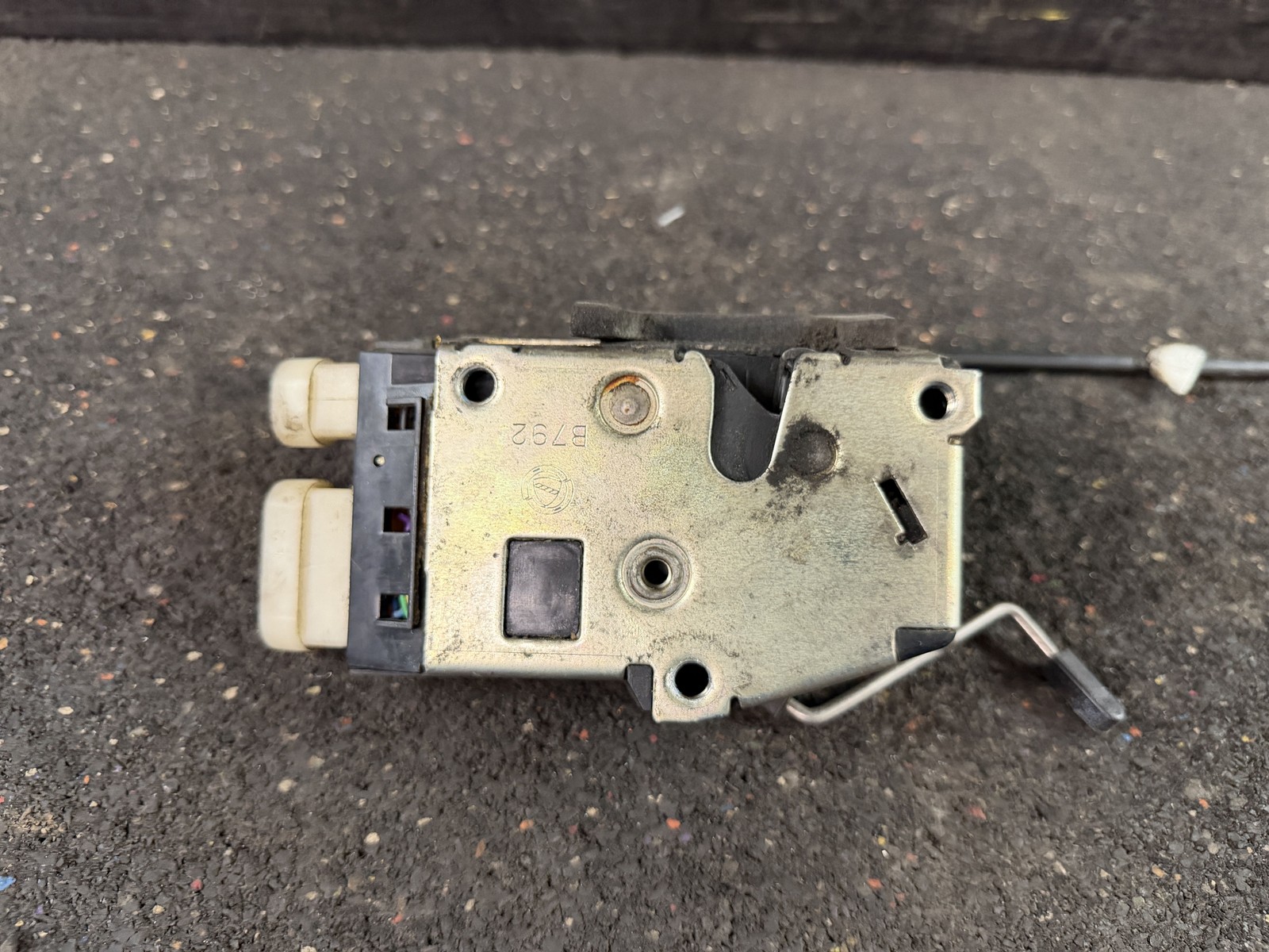 02-06 MASERATI SPYDER PASSENGER RIGHT RH DOOR LOCK LATCH ACTUATOR DRIVER