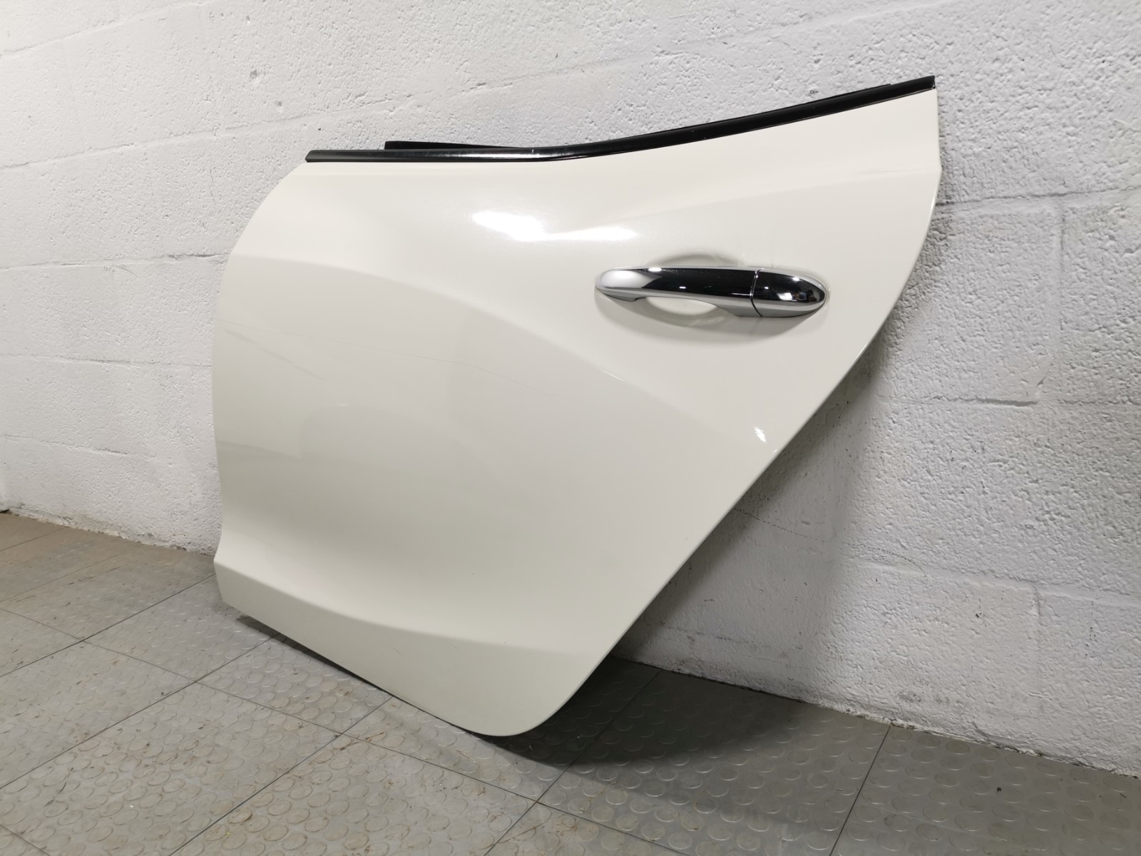 Maserati Ghibli RWD 3.0 L 2015 Rear Left Door Skin Shell White Color HP0896A OEM