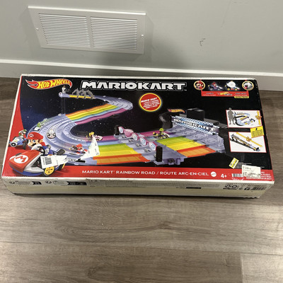 Hot Wheels GXX41-Mario Kart Rainbow Road Track Set