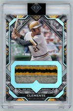 2025 Topps Transcendent Roberto Clemente 1/1 EPIC Game Used Jersey Relic Card. 