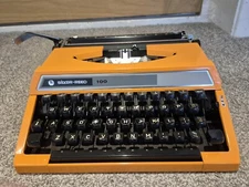 Silver Reed 100 Typewriter