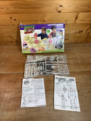 Creepy Crawlers Graveyard Ghoulies Create -A-Corpse *Missing Plates*