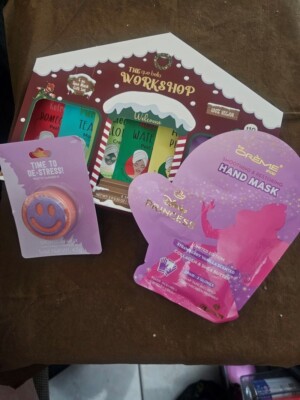 Exclusive Face & Hand Mask Gift set with a Calming Lavender Shower Steamer Bomb