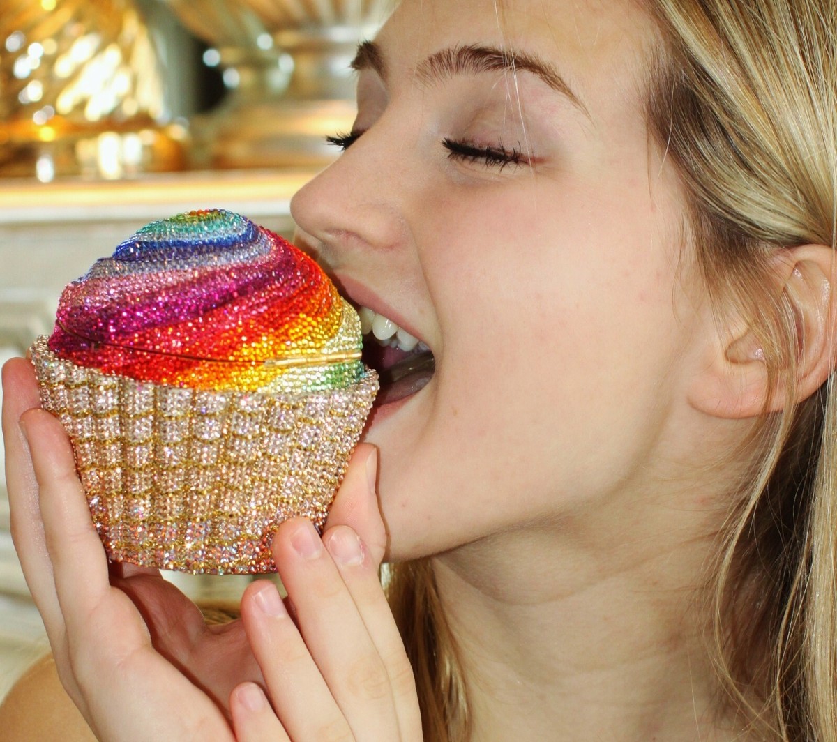 JUDITH LEIBER VIBRANT SWAROVSKI CRYSTAL RAINBOW SWIRL CUPCAKE