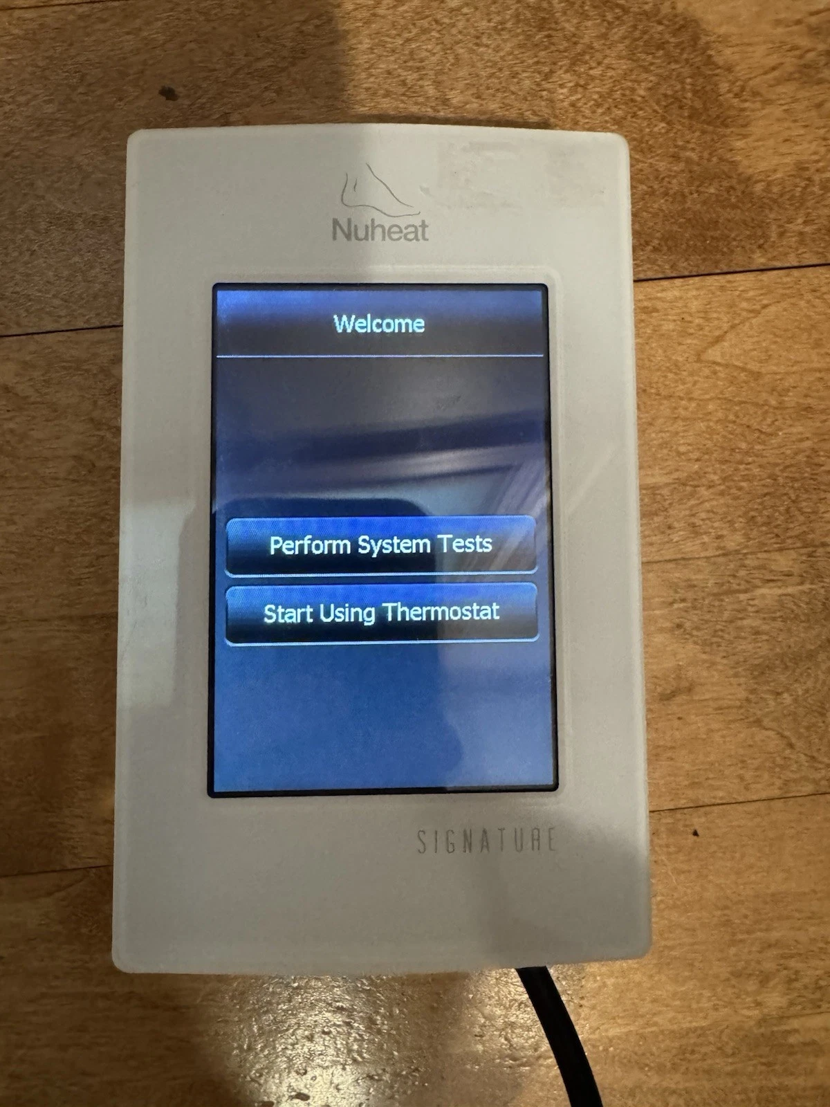 Nuheat AC0055 Signature Dual-Voltage 7-Day Programmable Touchscreen Thermostat
Opens in a new window