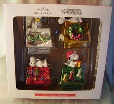 HALLMARK PEANUTS Snoopy 4 Glass Christmas Ornament Box Set NEW LL/8510 