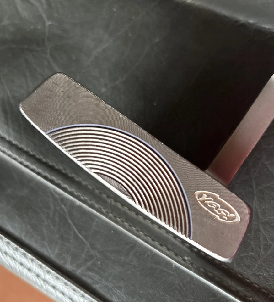 Yes C-Groove Penny Putter. Ladies. 33”. NEW Lamkin Deep Etched Putter Grip. - Image 2 of 4