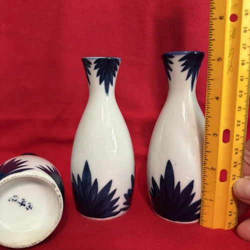 Imari Set Of Vases Blue White Kiln Marks