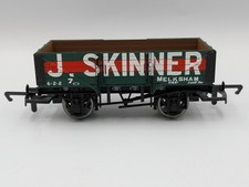 Hornby R6661 5 Plank Wagon J Skinner 00 gauge – New & Boxed