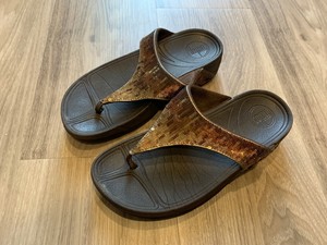 FitFlop Sandalias de mujer wobbleboard marrón tamaño nos 5 Zapatillas Tanga  Lulu Brillo | eBay