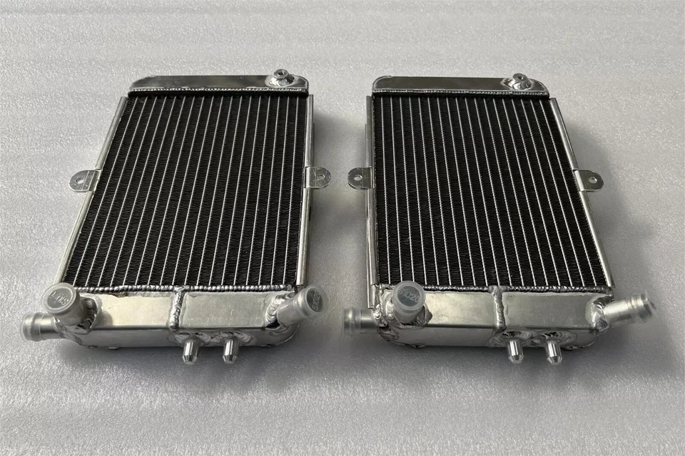 Radiadores auxiliares para Audi RS4 B7 8EC/8ED Quattro 4,2 L 2005-2008 8E0121212H L + R Foto 4 de 4