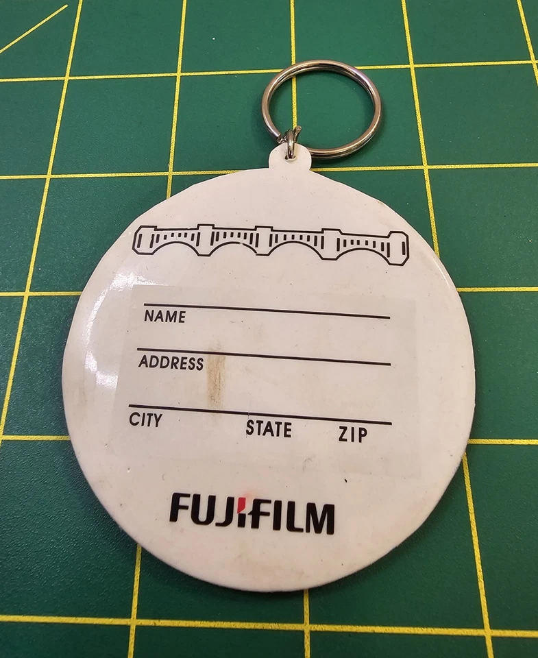 NEW YORK YANKEES 2008 STADIUM FINAL SEASON KEYCHAIN THE HOUSE THAT RUTH BUILT - Image 2 of 2