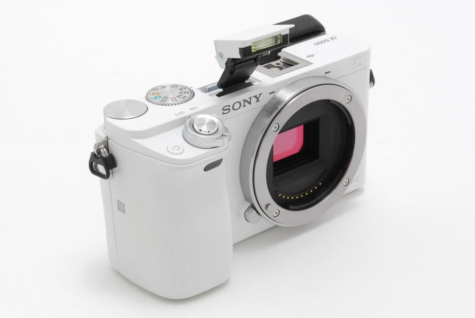 【MINT- S/C 3680】Sony a6000 24.3MP 16-50mm f/3.5-5.6 55-210mm f/4.5-6.3 - Image 4 of 4
