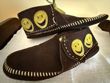 SMILEY FACE HIPPIE MOCCASINS, VTG 1960s. Brown suede. Women's 7. Groovy  READ 