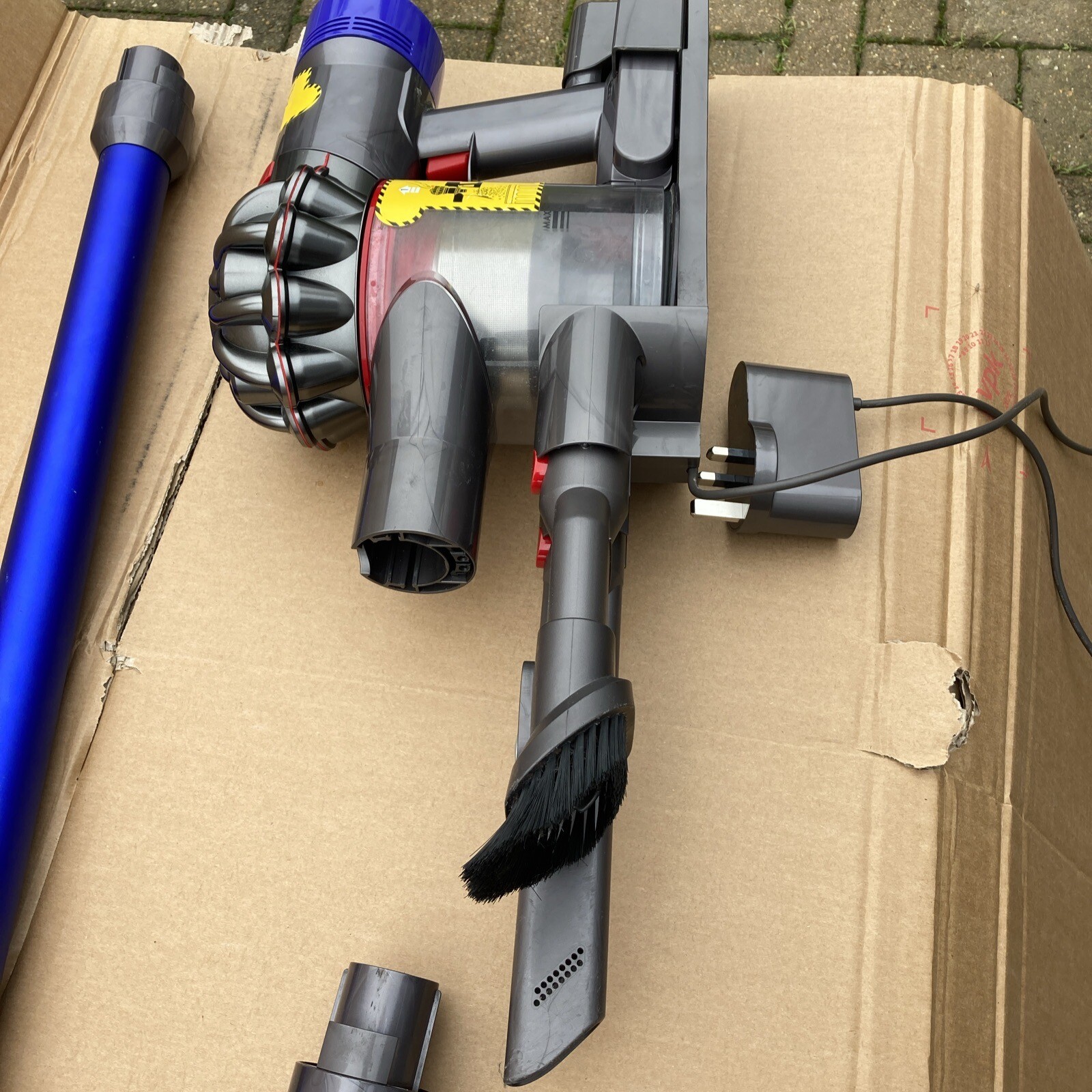 Dyson V7 Motorhead Extra Cordless Vacuum Cleaner 4600 aMh Battery eBay