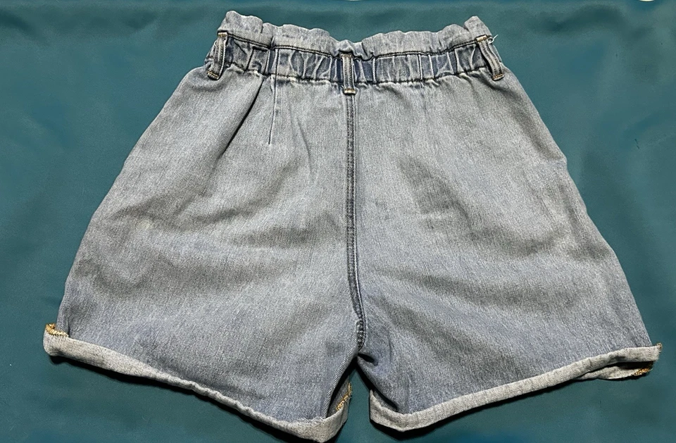 Pantalones cortos de mezclilla para mujer vintage de la marca GB de los años 80’s cintura alta Foto 2 de 3