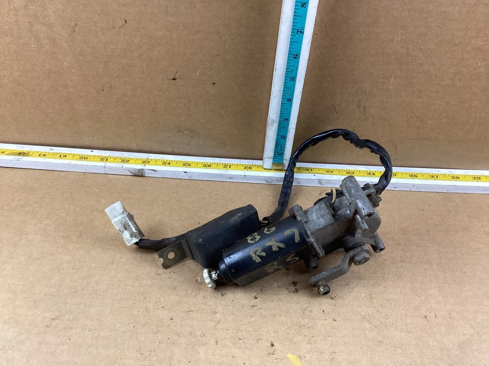 Mazda RX-7 1986-1991 delantero derecho lado pasajero faros emergentes motor FB0151661 Foto 2 de 4