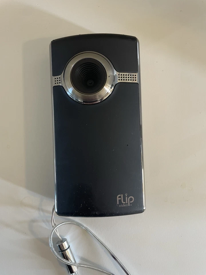 Flip Video U2120B Ultra HD Camcorder 8gb internal Memory. Black WORKING - Image 4 of 4
