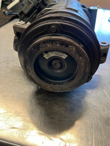 2011 GMC Acadia 3.6 AC Compressor - Picture 3 of 4