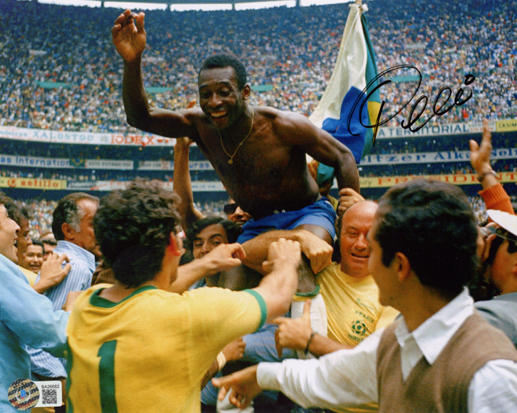PELE SIGNED AUTOGRAPHED 8x10 PHOTO CELEBRATED BRAZIL SOCCER LEGEND